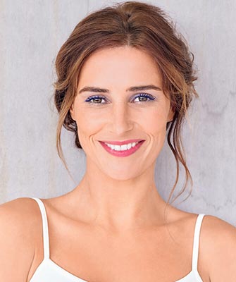 Kreieren Sie Ihr farbenfrohes Makeup für einen Gute-Laune-Sommerlook