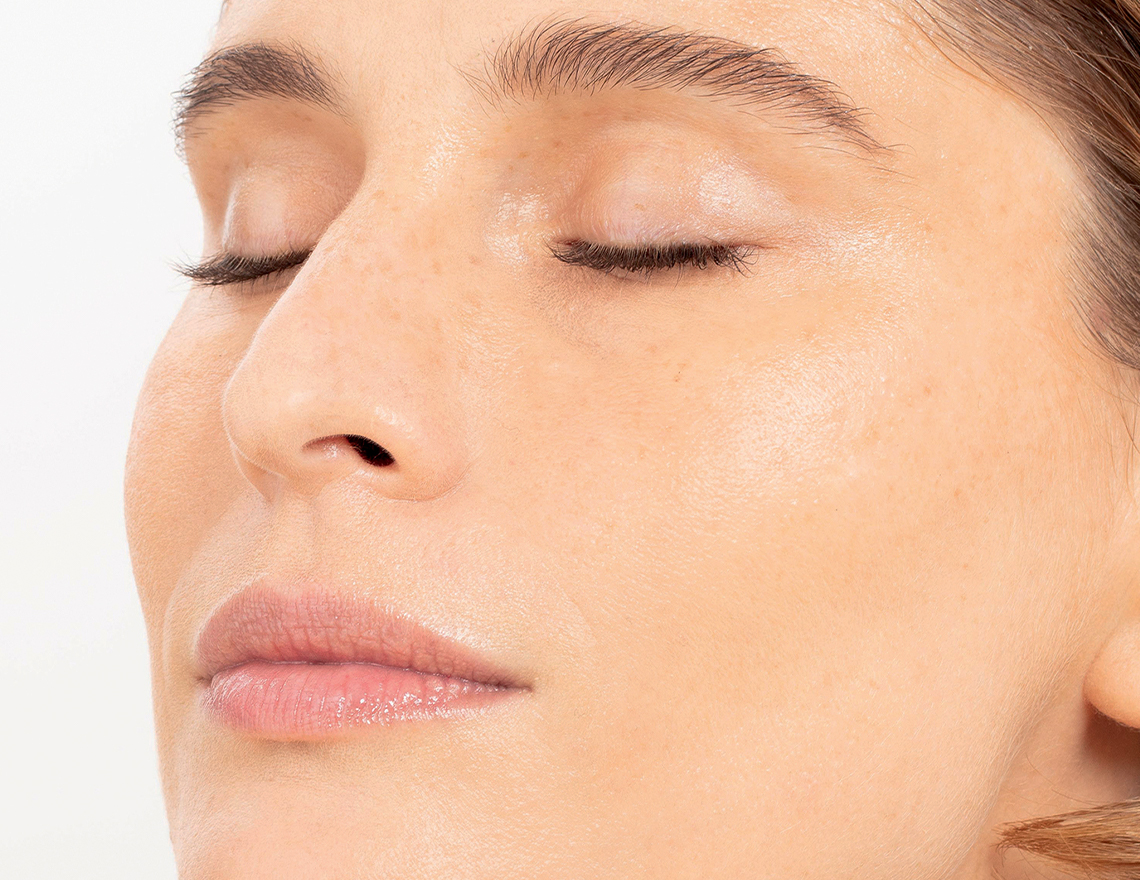 Frau Anwendung Gesicht Massage Ausstrahlung
